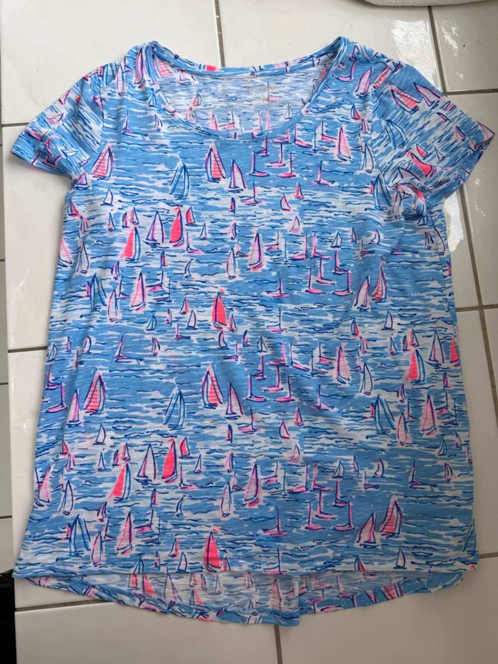 EUC! Lilly Pulitzer Blue and Pink Sailboat Print Tee L